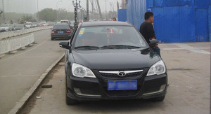 heiche-auto-nera-taxi-abusivi-shanghai-cina